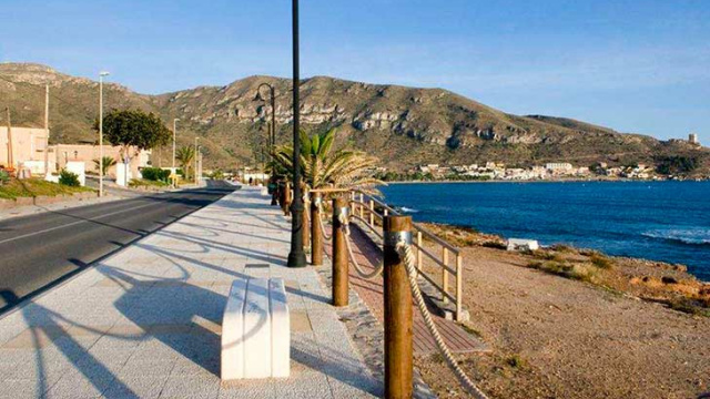 PLAYA DE LA CHAPINETA